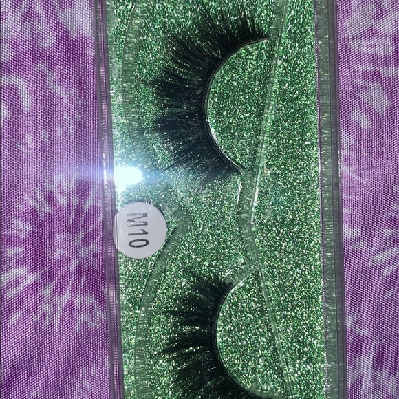 Lashes - Picture 4 of 4